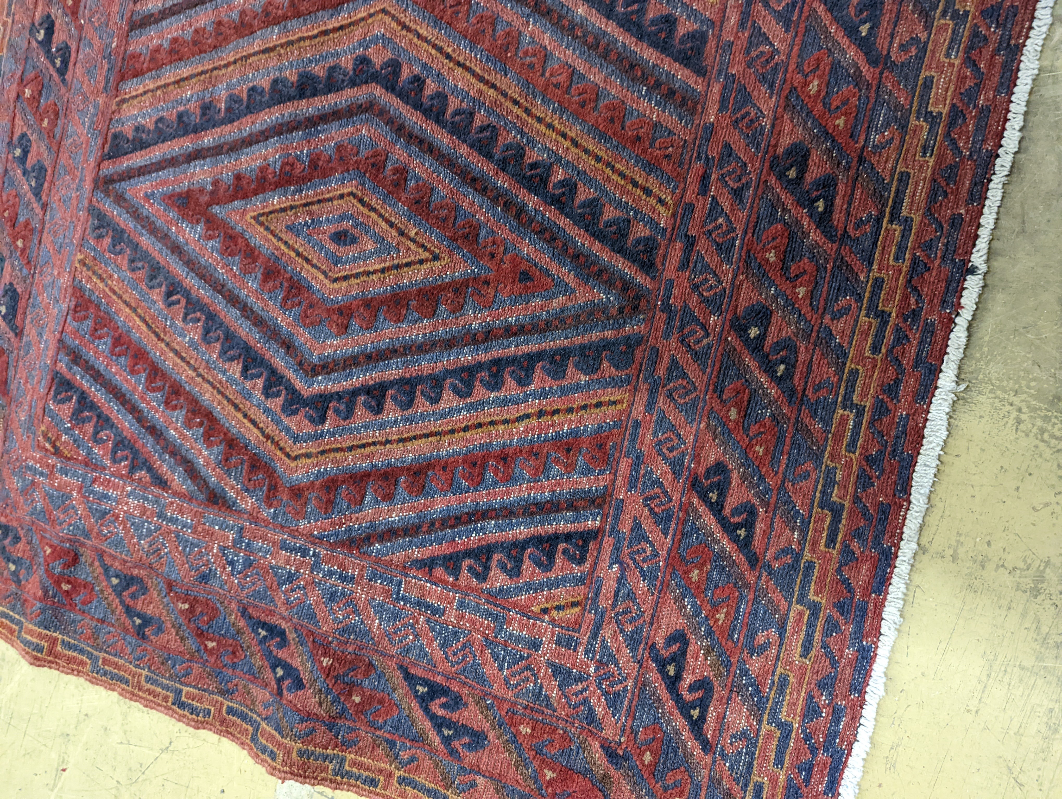 A geometric flatweave rug, 130 x 117cm
